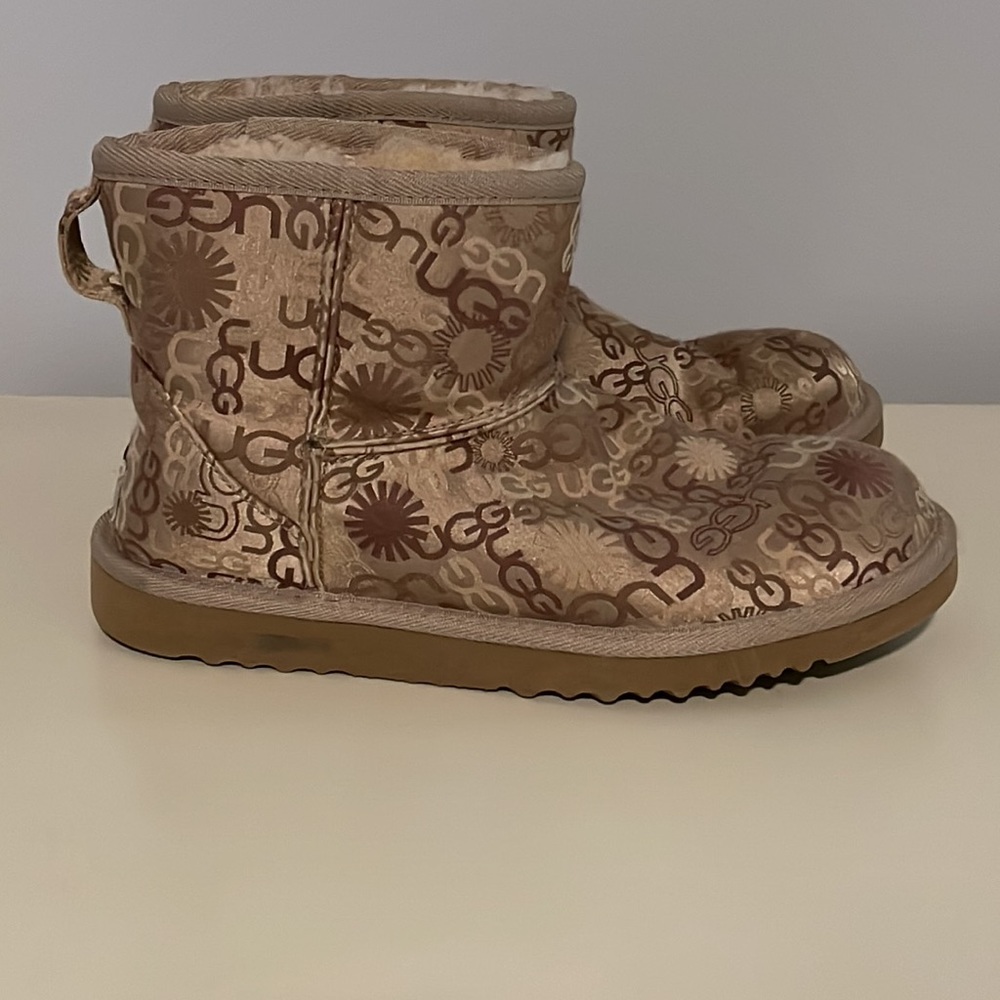 Euc Mini Uggs - image 3